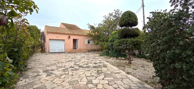 AMPLIO CHALET EN UNA GRAN PARCELA DE ESQUINA CERCA DE LA PLA - foto 3