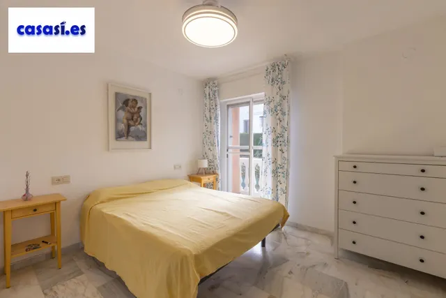 Casa independiente con piscina en La Zubia. — 17