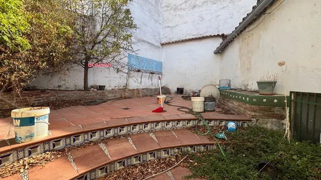 CASA CON PATIO Y TERRAZA A LA VENTA — 5