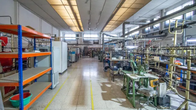 Nave para fabricacion de calzado totalmente equipada lista para trabajar. — 6