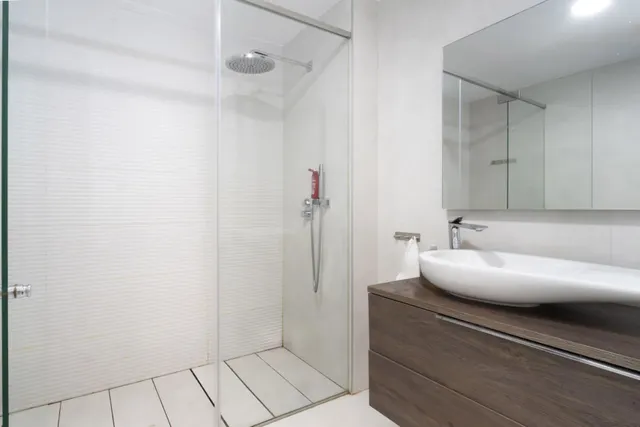 Apartamento de 2 dormitorios con vistas al mar en Estepona — 23