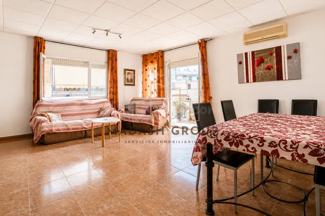 Piso en venta en Salou con 4 habitaciones y gran terraza a d
