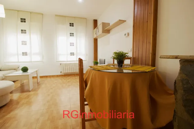 Apartamento 2 habitaciones, patio, trastero y zona aparcamie - foto 5