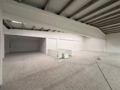 NAVE INDUSTRIAL  EN REUS CON GRAN PATIO PRIVADO — 14