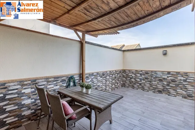Amplia casa de 182 m2 con patio, gran sótano y a menos de 5 minutos del metro — 10