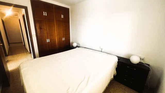 SE VENDE APARTAMENTO EN EXCLUSIVA REFORMADO CON MUY BUENAS VISTAS Y A 50 METROS DE LA PLAYA — 13