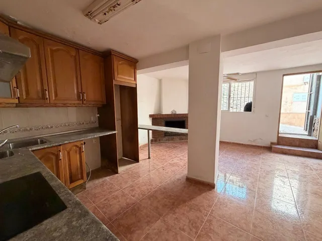 Casa de dos plantas y terreno en Canjáyar — 6