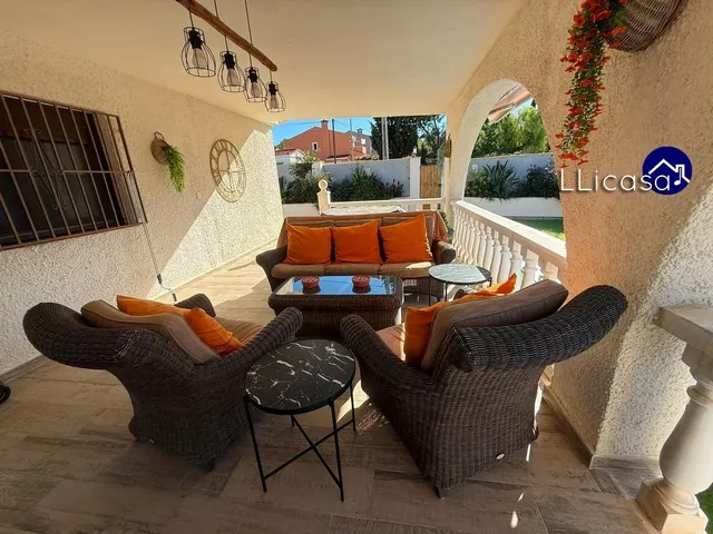 Chalet independiente en venta en urbanización de Llíria — 24