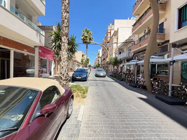 TRASPASO DE CAFETERÍA DE ÉXITO EN EL CENTRO DE TORREVIEJA — 35