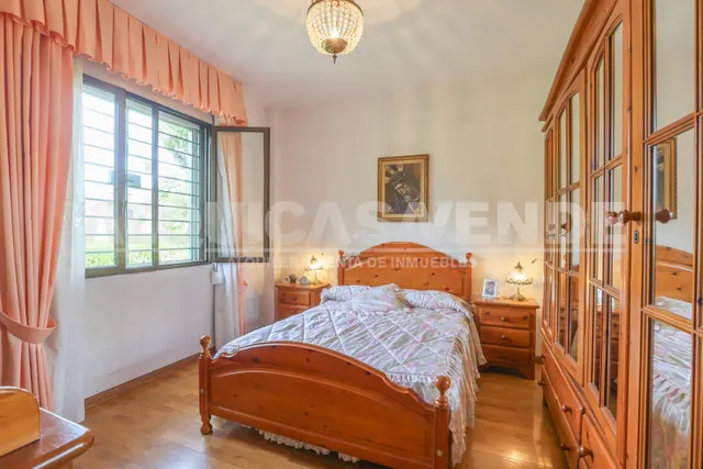 Exclusiva villa de lujo en Simón Verde: 1.150 m2 de parcela privada, gran piscina y bodega, a un paso de Sevilla. — 36