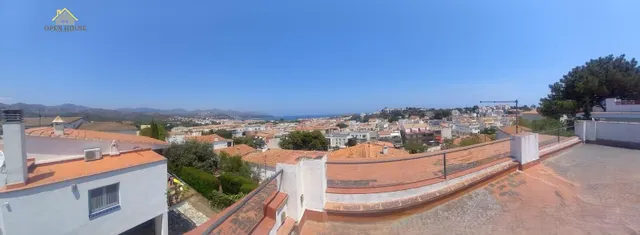 Casa con jardín y vistas en venta en el puerto de Llançà. — 2