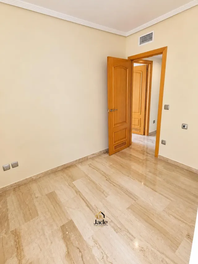 AMPLIO PISO SIN AMUEBLAR EN PLENO CENTRO – 3 DORMITORIOS Y 2 BAÑOS — 17