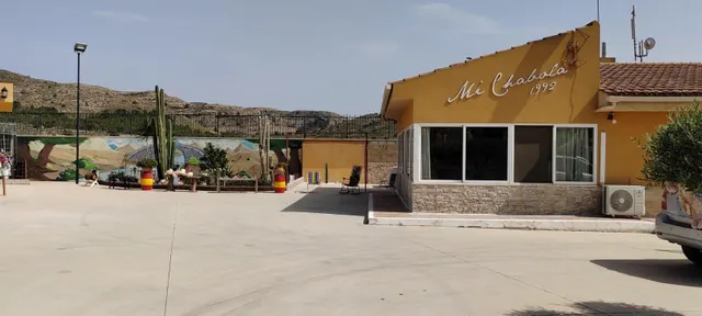SE VENDE CHALET EN MUY BUENA ZONA PEGADO AL PUEBO Y A 20 MINUTOS DE ALICANTE — 32