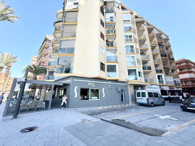 Apartamento reformado de 2 dormitorios en primera línea de Playa del Cura con vistas laterales al mar — 8