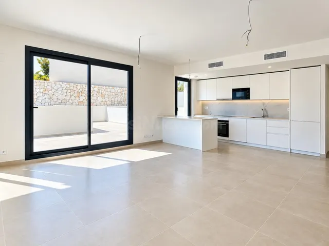 ¡ESPECTACULAR BAJO CON AMPLIA TERRAZA Y VISTAS AL MAR EN SANTANGELO SUR! — 3