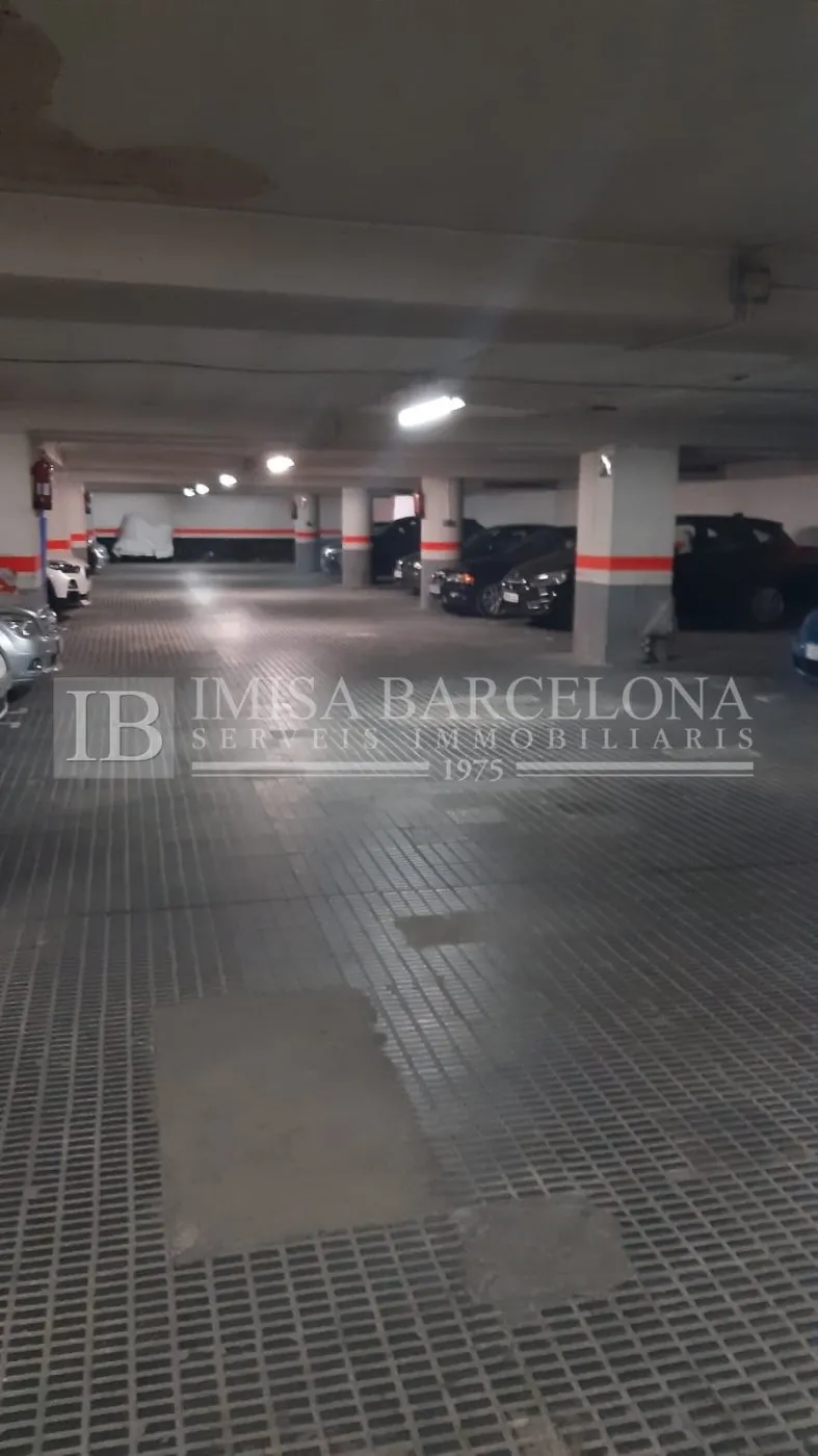GARAJE EN VENTA EN CALLE VILADOMAT