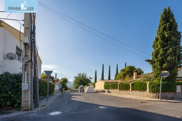 Compra tu parcela para hacer la casa de tus sueños a 5 min de Granada. Huétor Vega — 2
