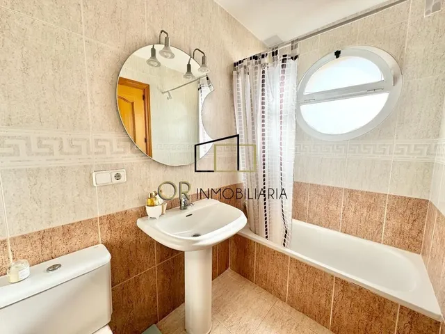 Casa adosada de 3 habitaciones, jardín, piscina y garaje en  - foto 5