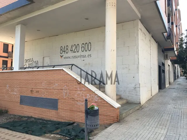 Local comercial en venta en c/ Alhemas - foto 4
