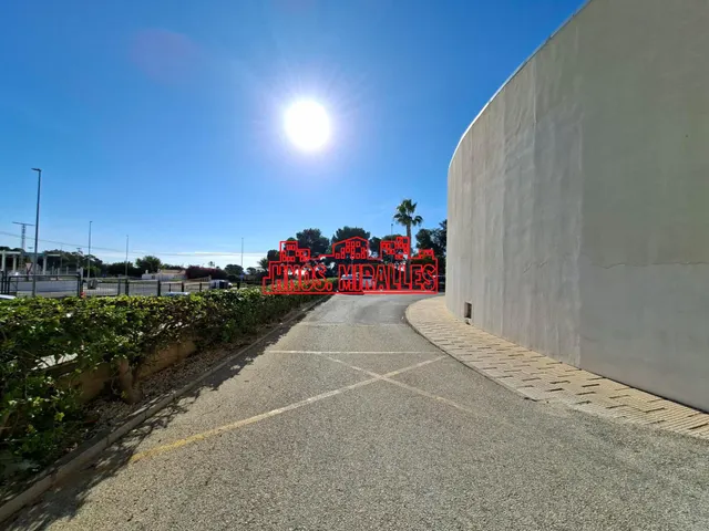 ¡¡ GRAN EDIFICIO EN ALQUILER CON 14 DESPACHOS, A 5 MINUTOS DEL AEROPUERTO !! — 28