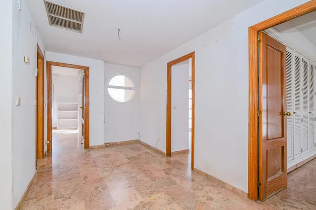 Chalet independiente en esquina en una zona muy buena de Huétor Vega — 23