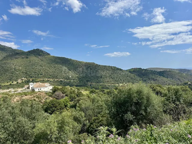 Parcela exclusiva Montemayor Benahavís con vistas al mar - foto 2