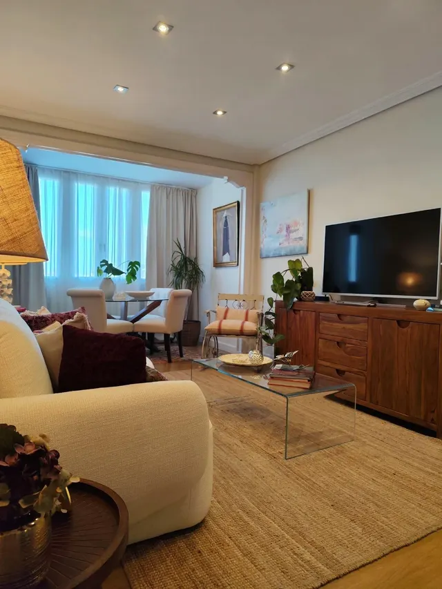 VIVIENDA REFORMADA;  CALIDAD, AMPLITUD Y UNAS VISTAS QUE MARCAN LA DIFERENCIA AL PASEO MARÍTIMO Y AL PUERTO. — 17