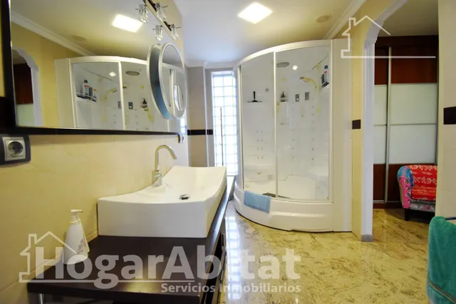 ESPECTACULAR CHALET CON PISCINA, GARAJE, TERRAZA Y ASCENSOR — 50