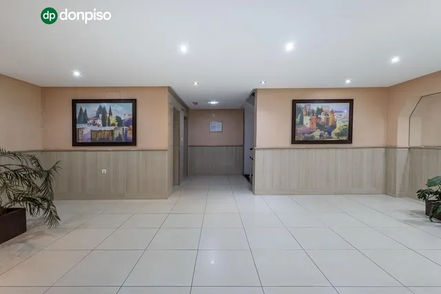 PISO REFORMADO CON VISTAS PANORÁMICAS A UN PASO DEL CENTRO DE GRANADA — 35