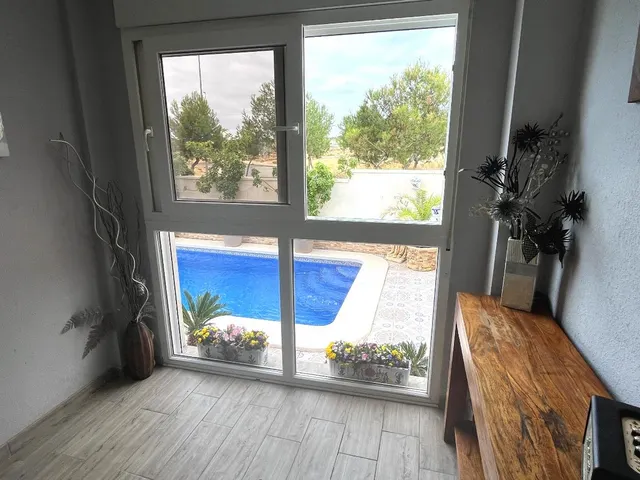 Villa independiente totalmente renovada con apartamento independiente y piscina en La Zenia!!! — 28