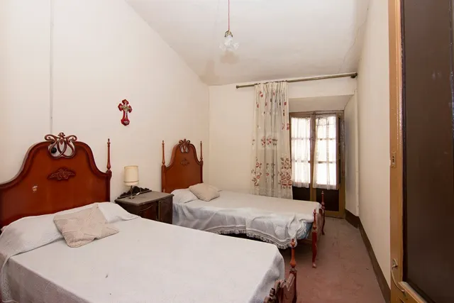 Escpecatcular Casa- Edficicio en el Centro de Baza — 20