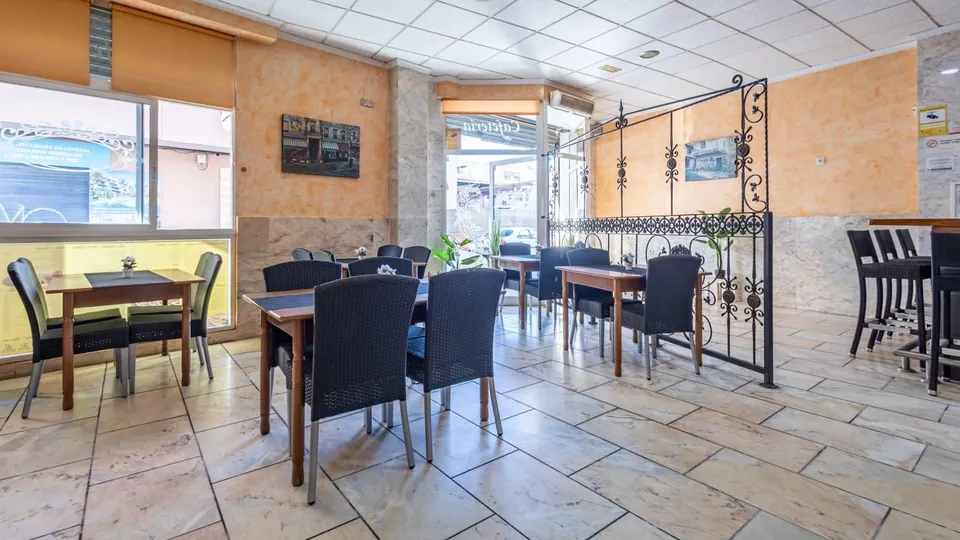 Local comercial listo para restaurante en pleno centro de Torrevieja