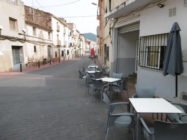 SOLAR CON LOCAL COMERCIAL EN PLANTA BAJA ACTUALMENTE CON NEGOCIO DE BAR — 36