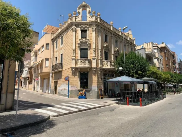 EDIFICIO COMERCIAL EMBLEMÁTICO — 4