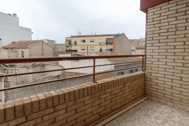 Amplio y céntrico piso de 4 habitaciones, 2 baños completos  - foto 4