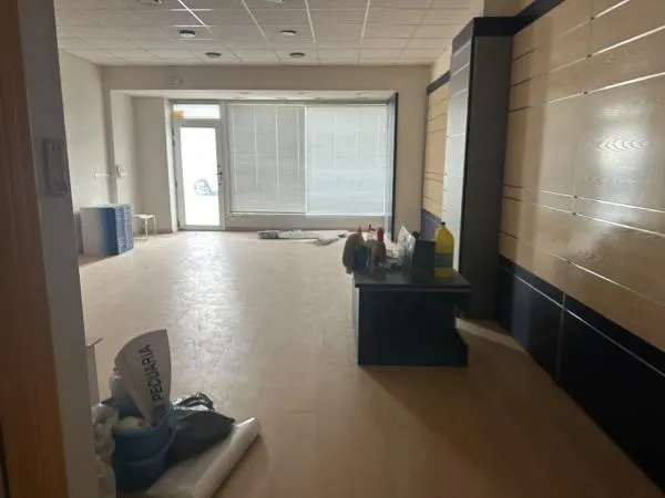 Centro de trabajo, local comercial — 2