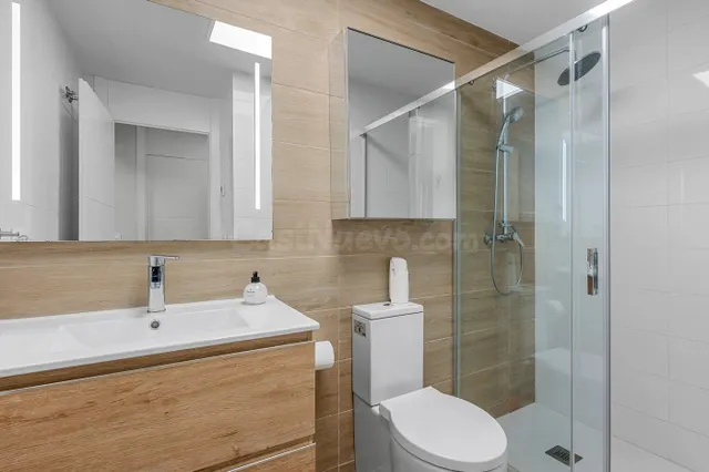 APARTAMENTO DE 2 DORMITORIOS Y 2 BAÑOS EN ORIHUELA COSTA — 24