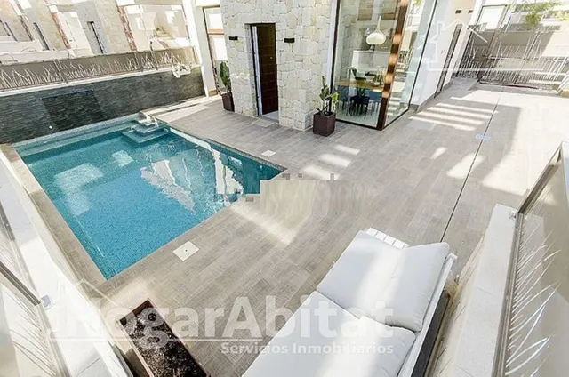 MARAVILLOSO CHALET CON JARDÍN, PISCINA Y GARAJE — 3