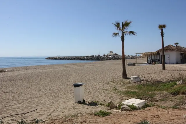villa independiente 1º linea de playa cabopino — 42