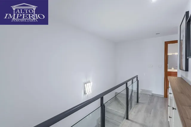 Amplia casa de 182 m2 con patio, gran sótano y a menos de 5 minutos del metro — 24