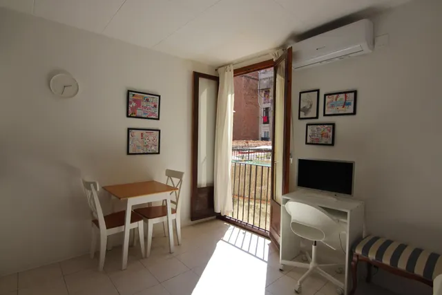 Junto calle Trafalgar,  luminoso segundo piso de 40 metros cuadrados con cédula de habitabilidad — 21