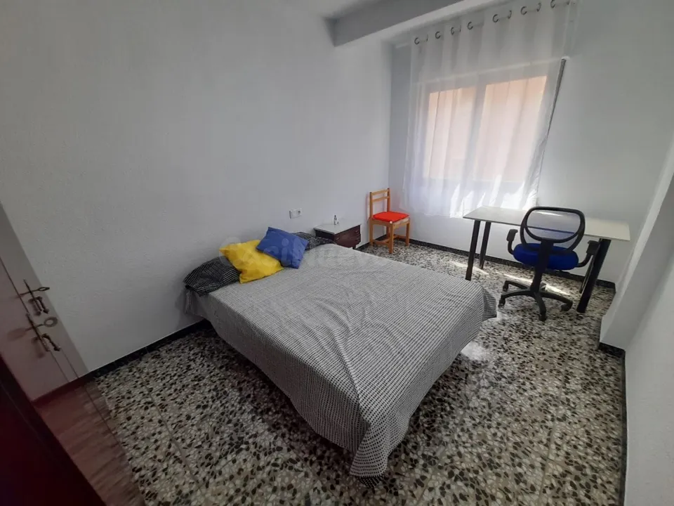 Habitación ESTUDIANTES A DOS MINUTOS DE LA UMH - BARRIO DE ALTABIX