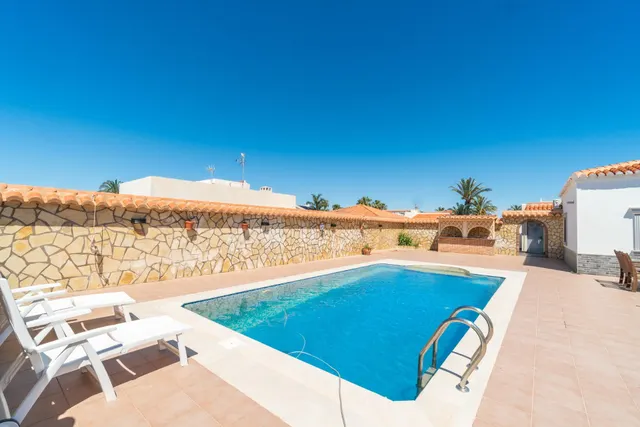 CHALET independiente con piscina privada y parcela segregable de 809 m2 en Torreta Florida — 24