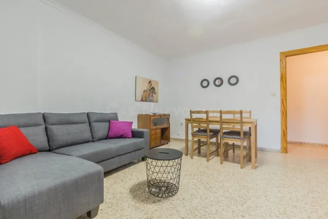 Estupendo piso de 3 habitaciones en Granada