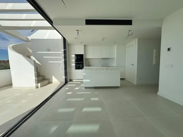 Ático de 2 dormitorios y 2 baños con solarium y vistas al ma - foto 5