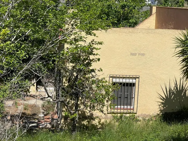 OPORTUNIDAD DE INVERSIÓN -Casa unifamiliar con gran parcela  - foto 3