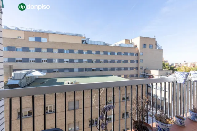 Estupendo piso  en la última planta en calle doctor azpitarte — 32