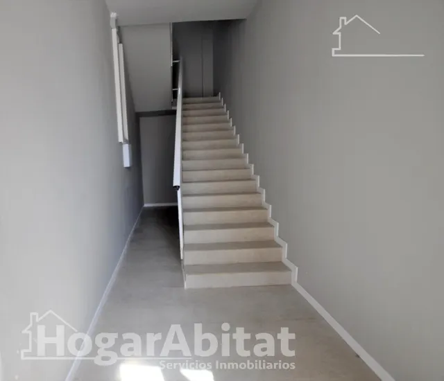 REFORMADO Y AMPLIO CON TERRAZA JUNTO AL AYUNTAMIENTO — 46