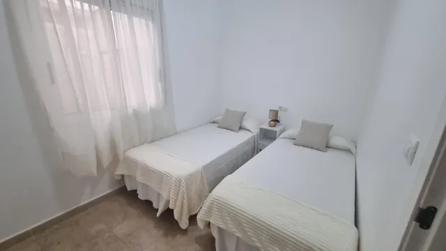 BUNGALOW EN PLANTA BAJA CON PISCINA COMUNITARIA - ZONA ALTOS DE LA BAHÍA, TORREVIEJA — 7