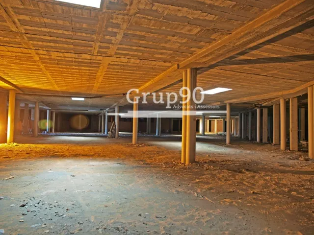 LOCAL COMERCIAL DE MÁS DE 5.000M2 EN LLEIDA — 5